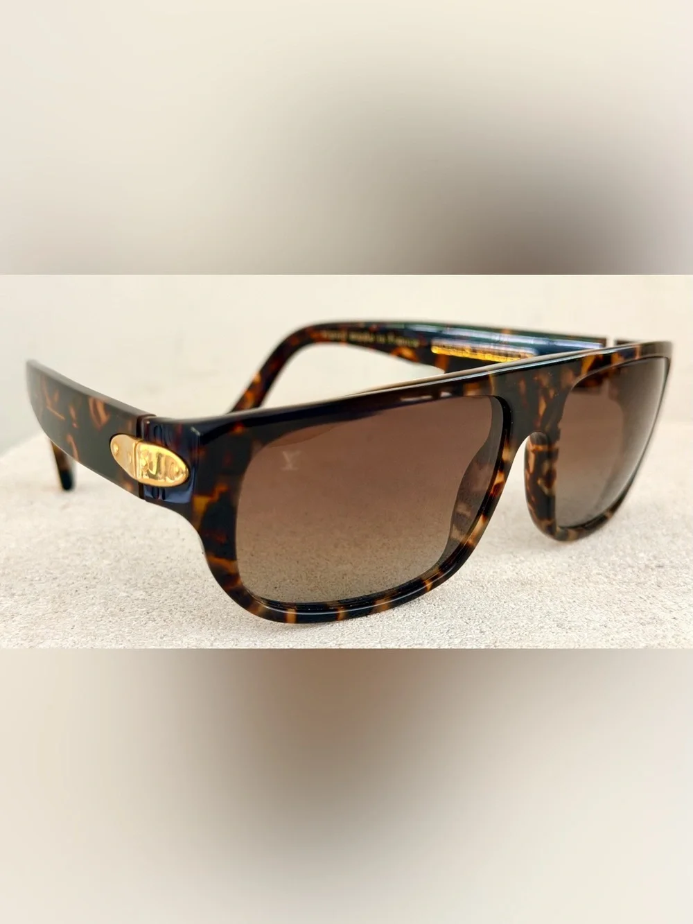 LOUIS VUITTON Z0011W Unisex Tortoise Sunglasses Gold Hardware Made in France